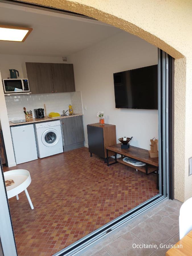 Studio Avec Acces Direct Sur Le Port De Груисан Екстериор снимка